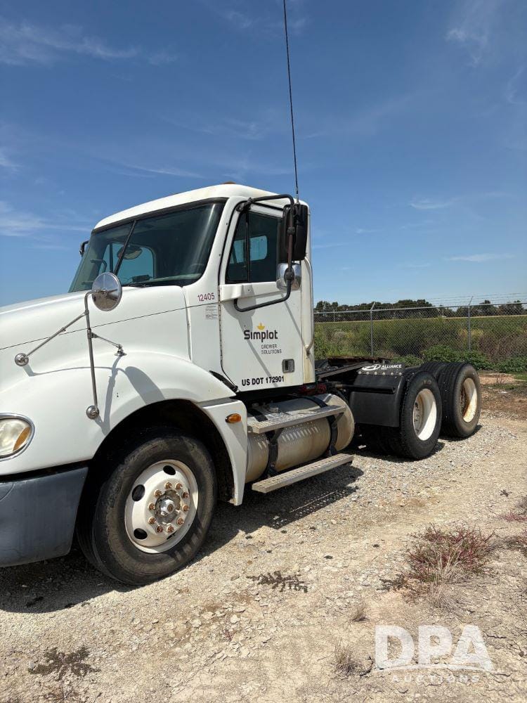 2005 Freightliner CL120 Image
