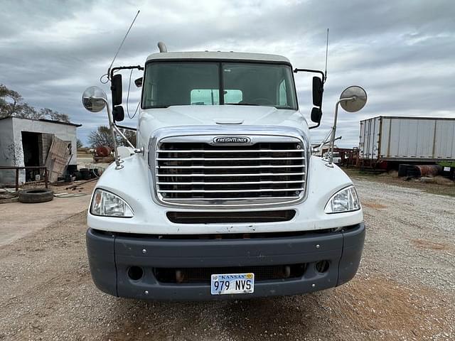 Image of Freightliner Cascadia equipment image 1