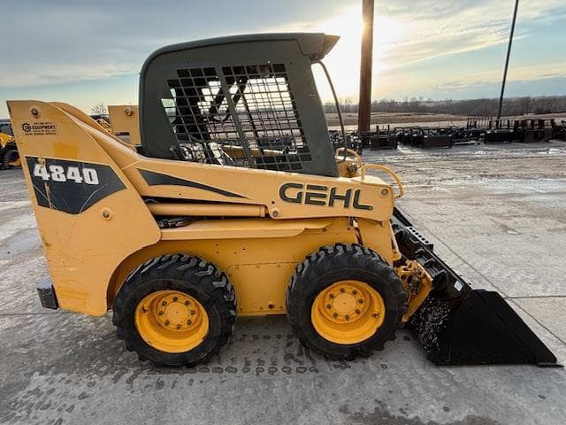 Image of Gehl 4840 equipment image 2