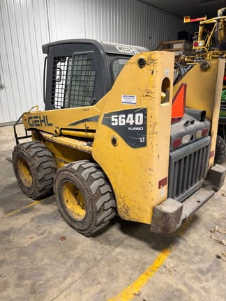 2005 Gehl 5640 Equipment Image0