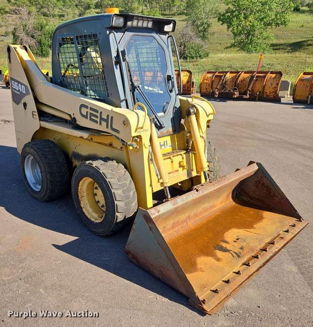 Image of Gehl 5640 equipment image 2