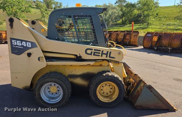 Image of Gehl 5640 equipment image 3
