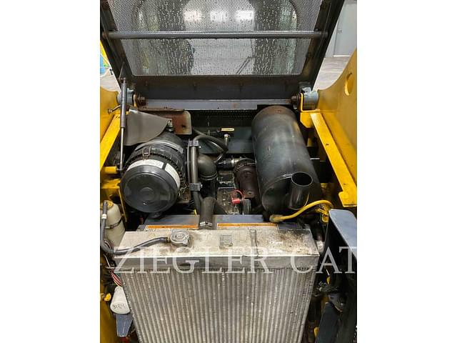 Image of Gehl 5640 equipment image 1