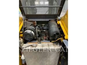 2005 Gehl 5640 Image