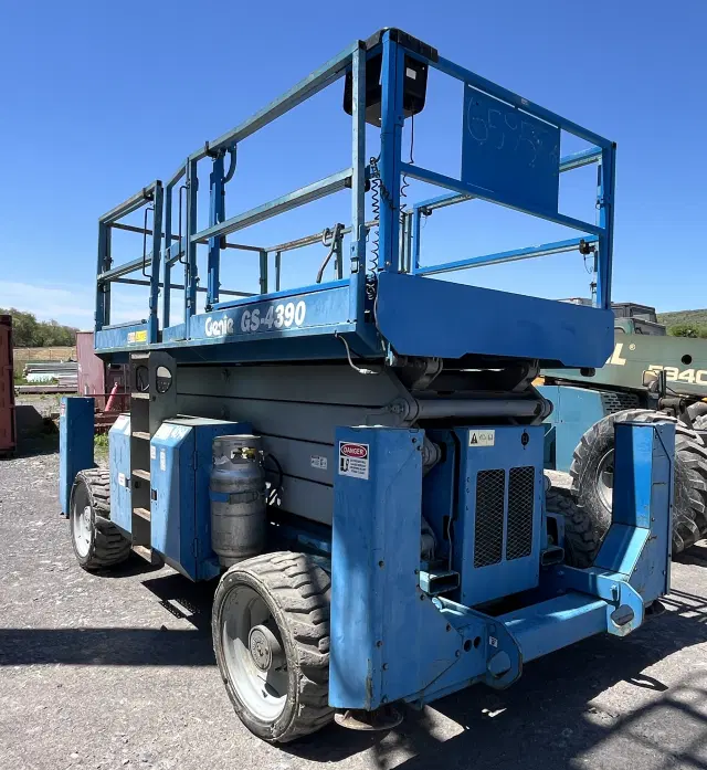 Image of Genie GS-4390 equipment image 1