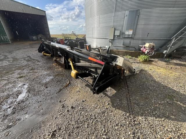 Image of Gleaner 3000 equipment image 3
