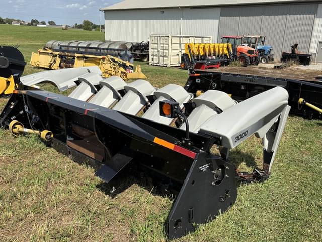 Image of Gleaner 3000 equipment image 4