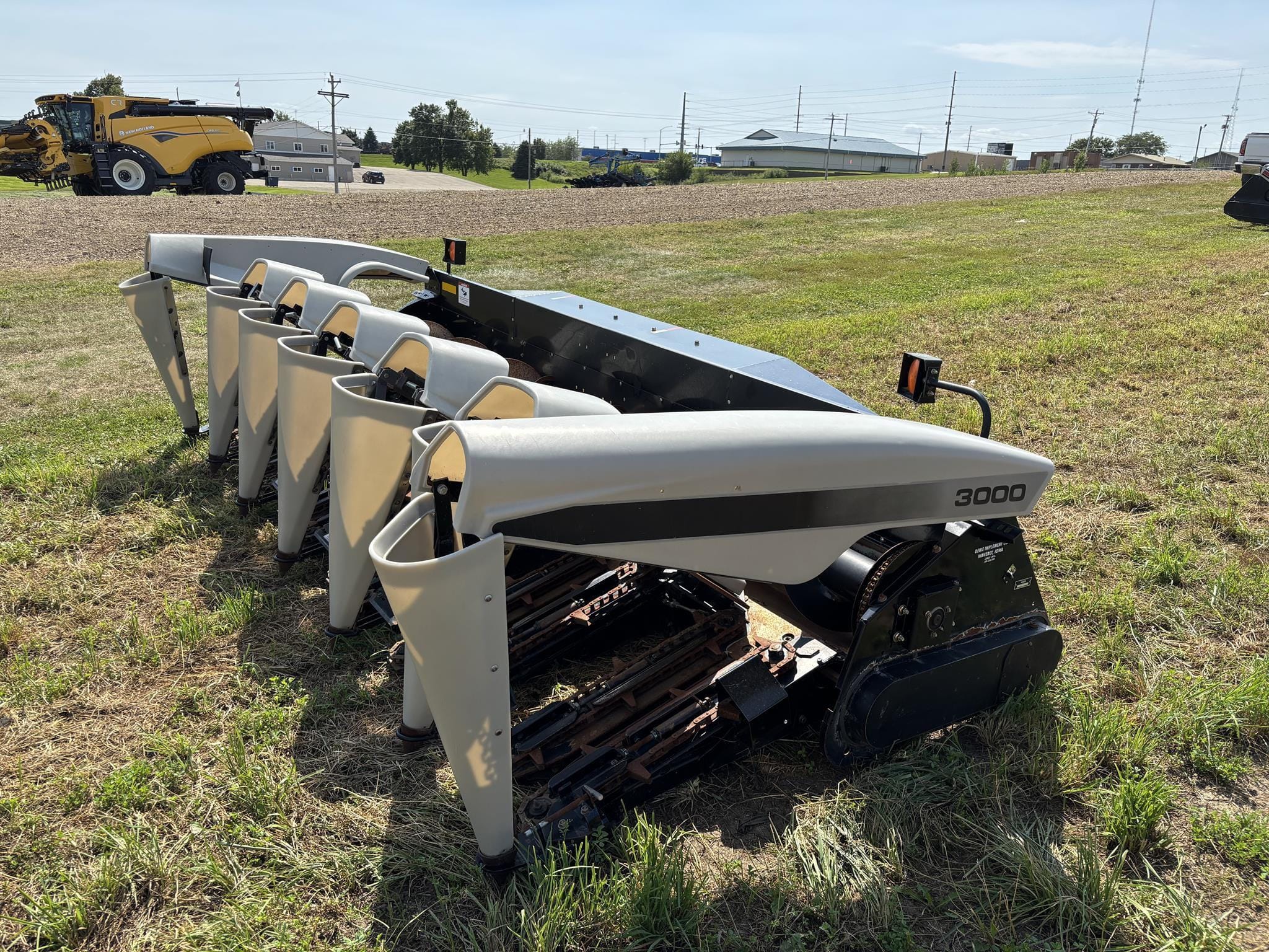 2005 Gleaner 3000 Equipment Image0