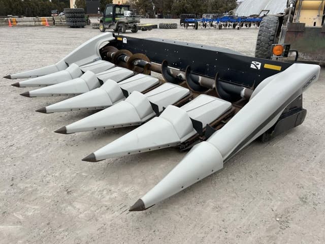 Image of Gleaner 3000 equipment image 1