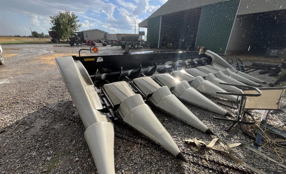 2005 Gleaner 3000 Equipment Image0