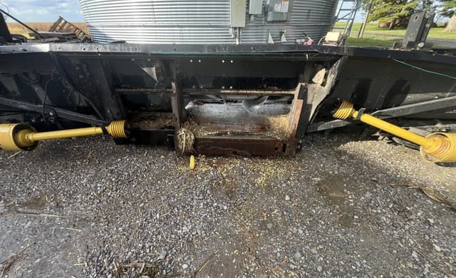 Image of Gleaner 3000 equipment image 2