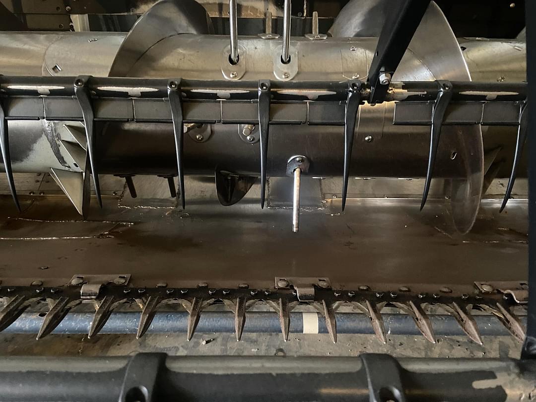 Image of Gleaner 7000 Image 1