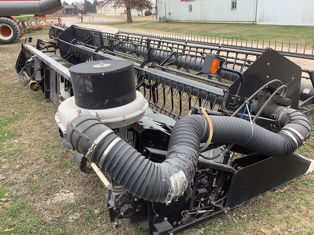 Image of Gleaner 8000 equipment image 2