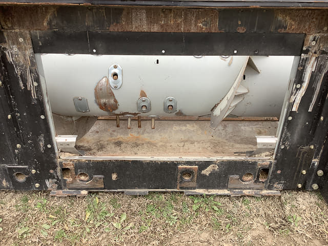 Image of Gleaner 8000 equipment image 4