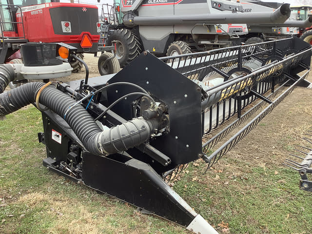 Image of Gleaner 8000 equipment image 1