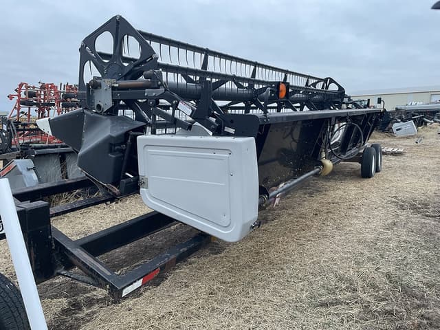 Image of Gleaner 8000 equipment image 1