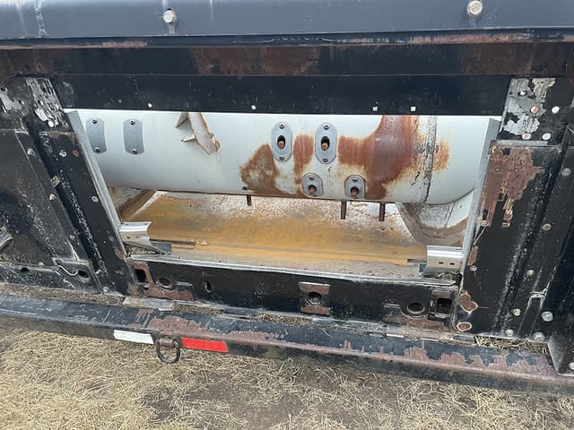 Image of Gleaner 8000 equipment image 4