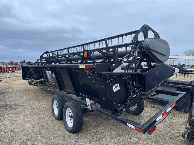 Image of Gleaner 8000 equipment image 2