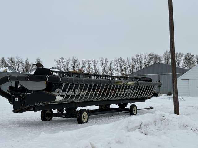 Image of Gleaner 8000 equipment image 2