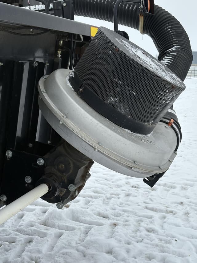 Image of Gleaner 8000 equipment image 3