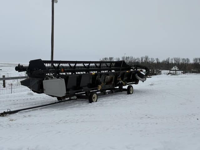 Image of Gleaner 8000 equipment image 1