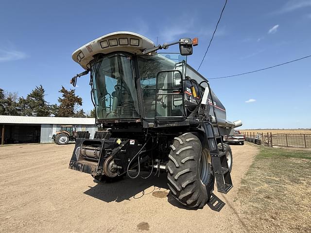 Image of Gleaner R55 equipment image 4