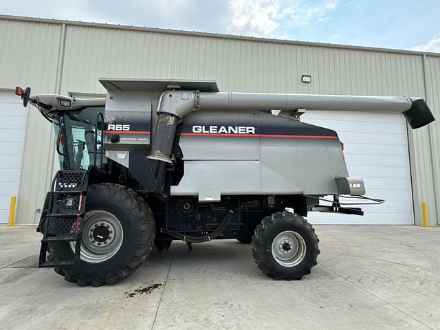 Image of Gleaner R65 equipment image 2