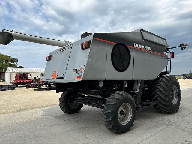 Image of Gleaner R65 equipment image 4