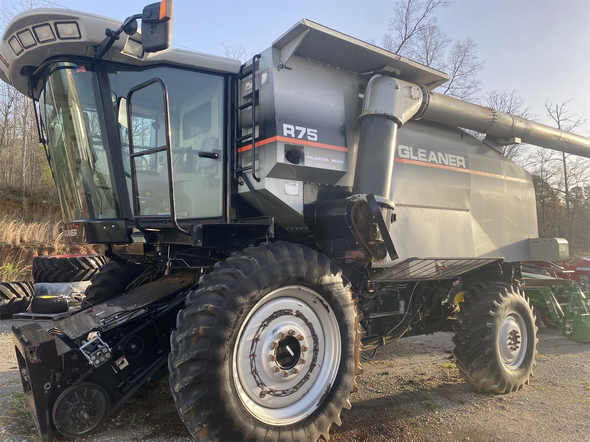 Main image Gleaner R75