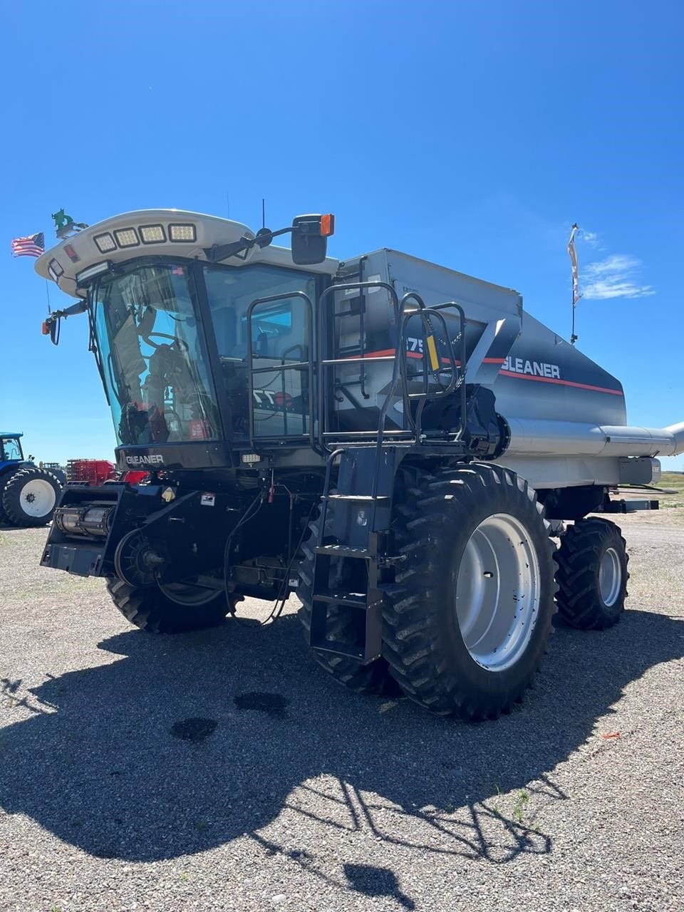 2005 Gleaner R75 Equipment Image0