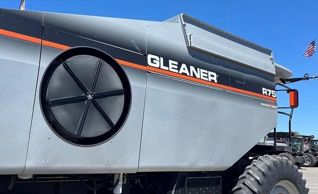 Image of Gleaner R75 equipment image 2