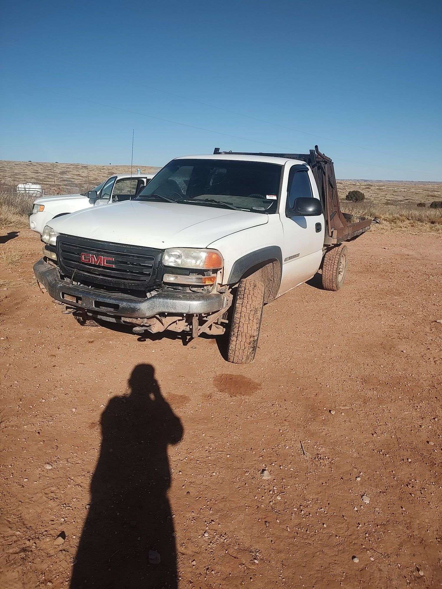 2005 GMC 2500 Equipment Image0