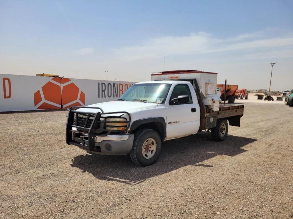 2005 GMC 2500 Equipment Image0