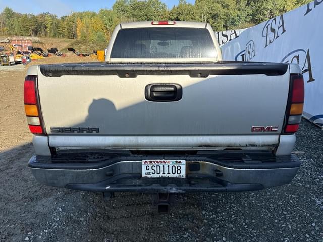Image of GMC 2500HD equipment image 3