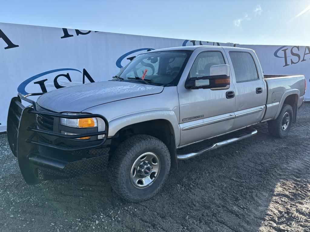 2005 GMC 2500HD Equipment Image0