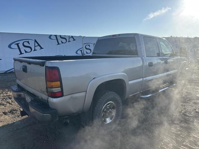 Image of GMC 2500HD equipment image 4