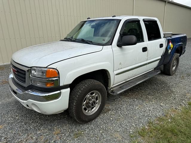 Image of GMC 2500HD equipment image 3