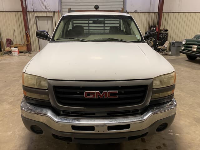 Image of GMC 2500HD equipment image 1