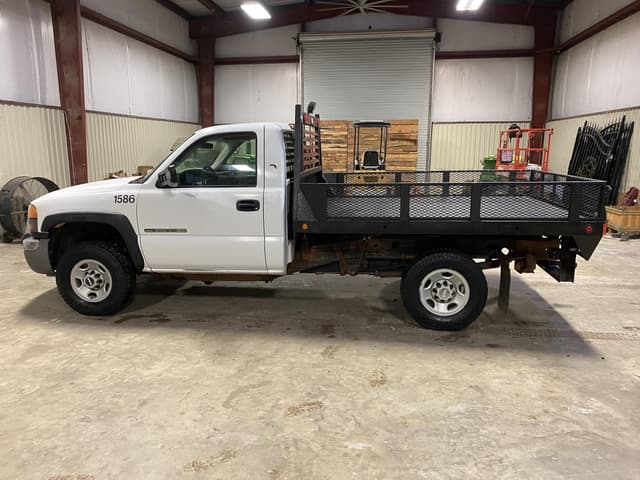 Image of GMC 2500HD equipment image 2