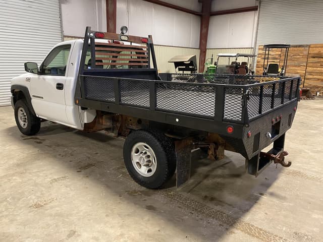 Image of GMC 2500HD equipment image 3