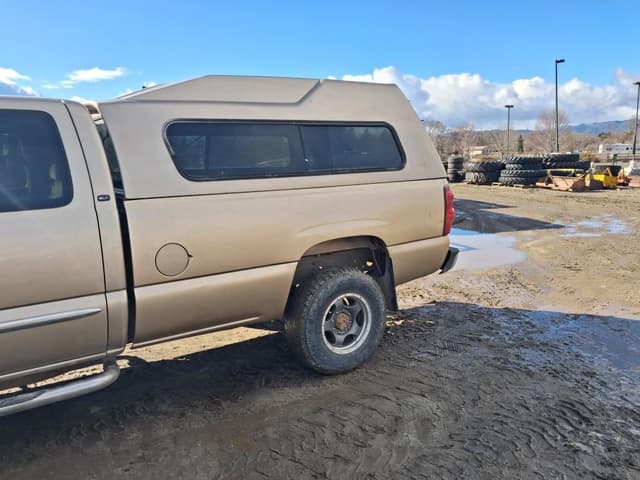 Image of GMC 2500HD equipment image 4