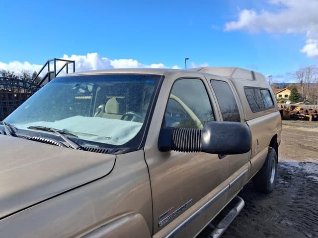 Image of GMC 2500HD equipment image 2