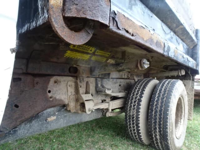 Image of GMC 3500 equipment image 4