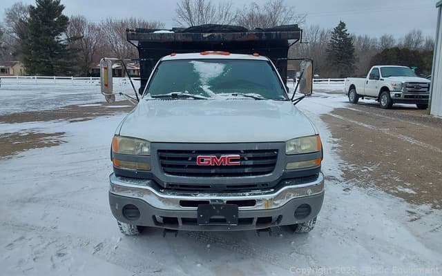 Image of GMC 3500 equipment image 2