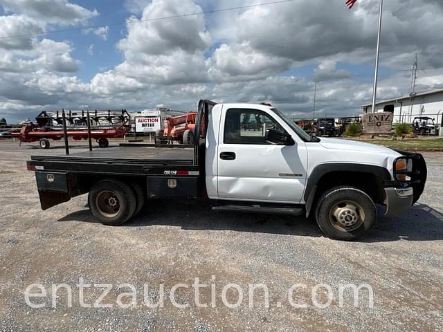Image of GMC 3500 equipment image 3