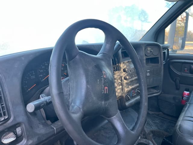 Image of GMC 4500 equipment image 4