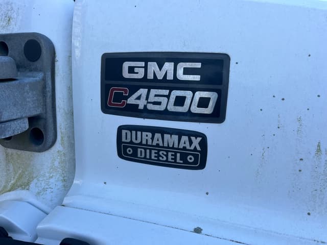 Image of GMC 4500 equipment image 2