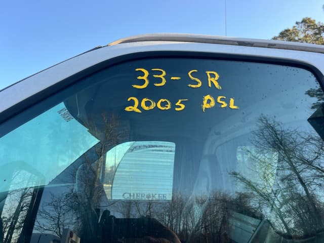 Image of GMC 4500 equipment image 3