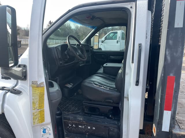 Image of GMC 5500 equipment image 2