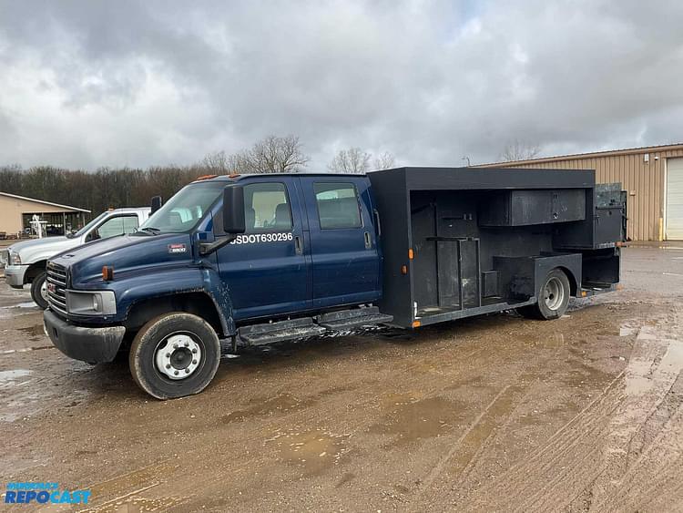 2005 GMC C5500 Equipment Image0